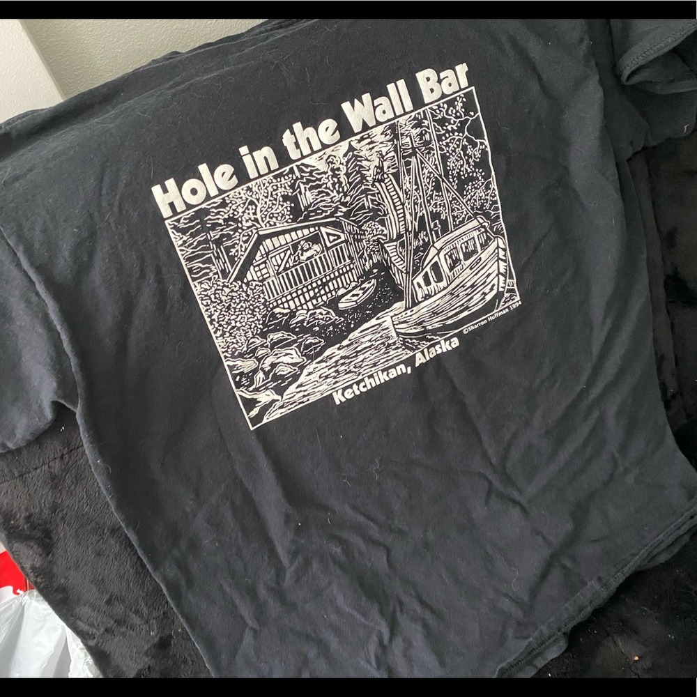 Alaska Vintage HOLE IN THE WALL BAR Black T sz L